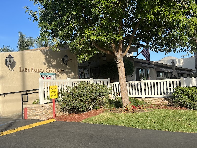 LAKE BALBOA CARE CENTER nursing home in VAN NUYS, CA - Photo 3 of 10