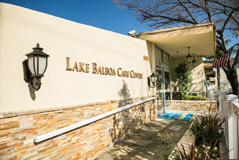 LAKE BALBOA CARE CENTER nursing home in VAN NUYS, CA - Photo 4 of 10