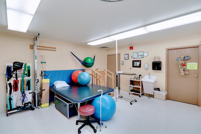 GOLDEN MODESTO CARE CENTER nursing home in MODESTO, CA - Photo 5 of 5