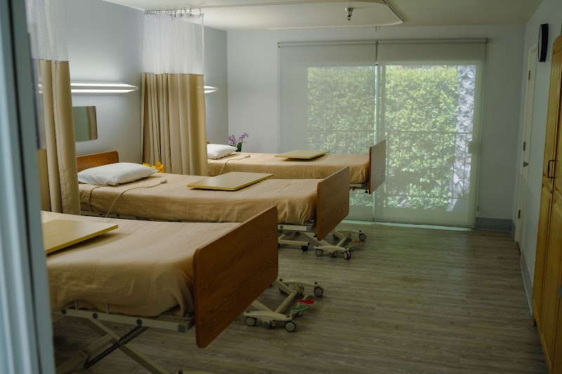 OLYMPIA CONVALESCENT HOSPITAL nursing home in LOS ANGELES, CA - Photo 4 of 5