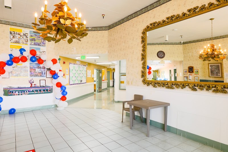 HOLLYWOOD PREMIER HEALTHCARE CENTER nursing home in LOS ANGELES, CA - Photo 4 of 5