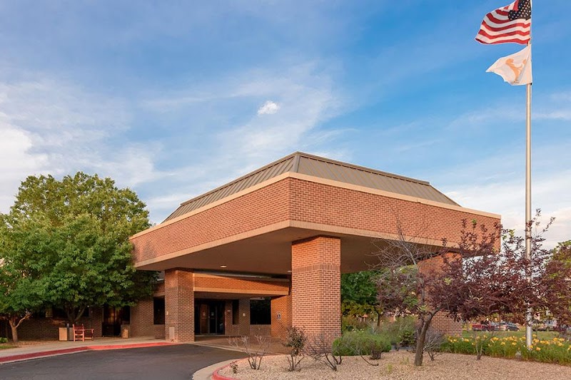 LIFE CARE CENTER OF AURORA nursing home in AURORA, CO - Photo 2 of 10