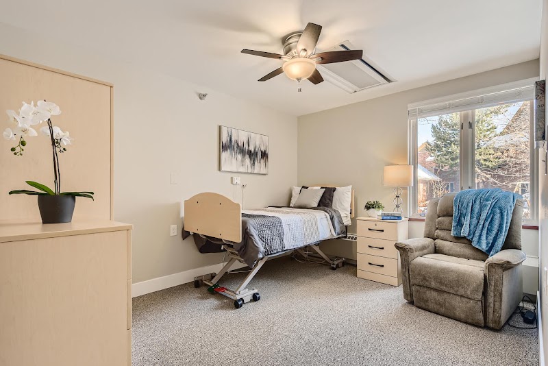 SUITES AT SOMEREN GLEN CARE CENTER, THE nursing home in CENTENNIAL, CO - Photo 2 of 5