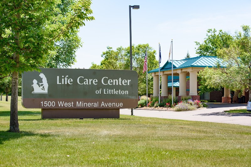 LIFE CARE CENTER OF LITTLETON nursing home in LITTLETON, CO - Photo 2 of 5
