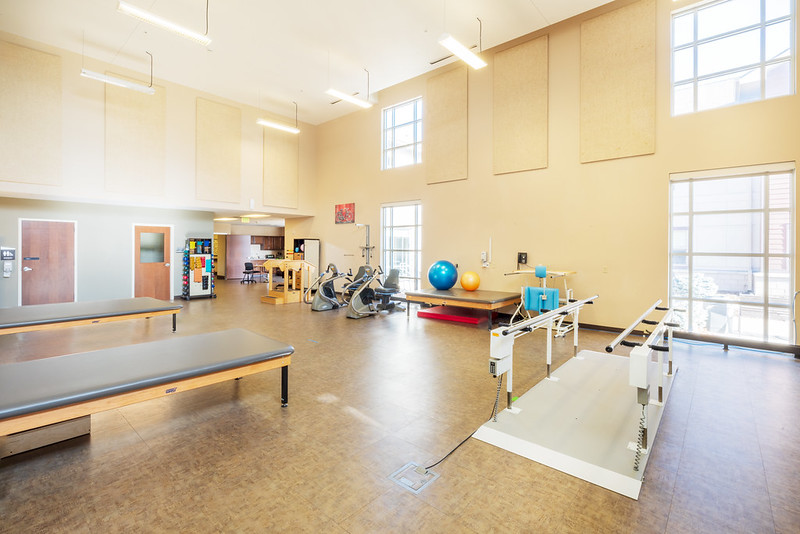 COAL CREEK POST ACUTE & ASSISTED LIVING nursing home in LAFAYETTE, CO - Photo 4 of 5