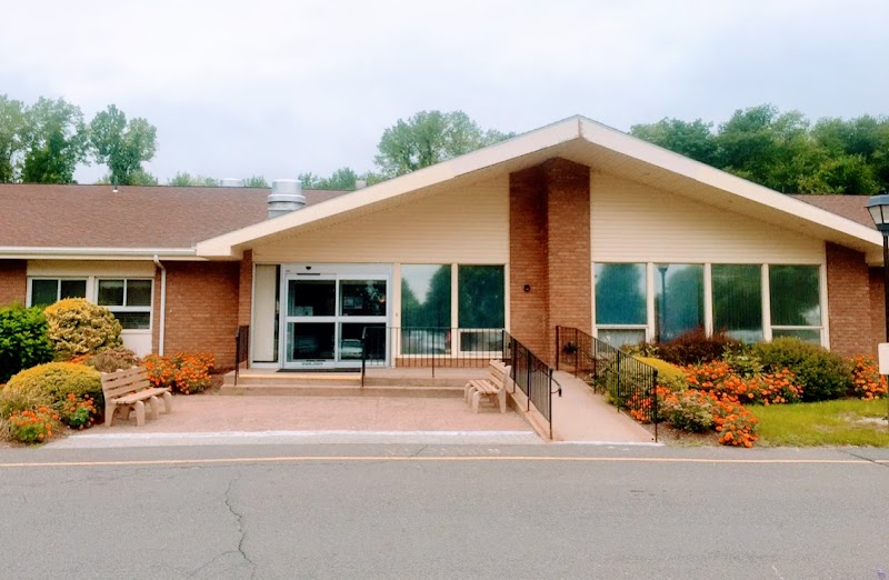 WINDSOR HEALTH AND REHABILITATION CENTER, LLC nursing home in WINDSOR, CT - Photo 2 of 5