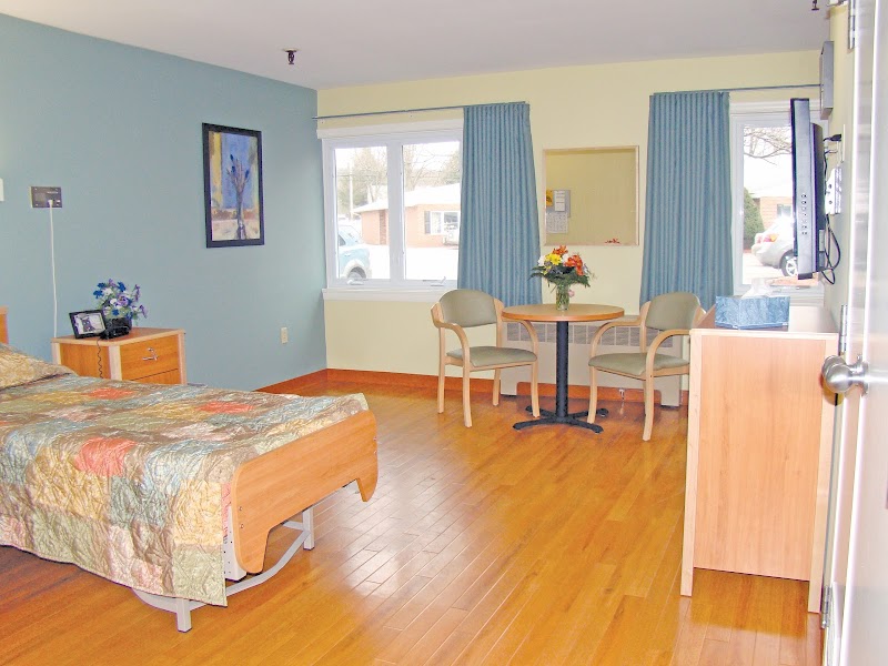 APPLE REHAB FARMINGTON VALLEY nursing home in PLAINVILLE, CT - Photo 3 of 5