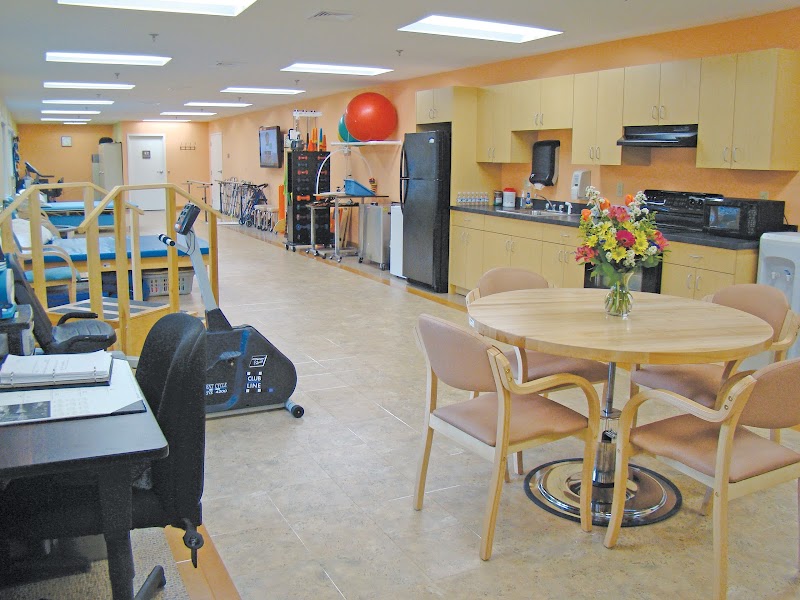 APPLE REHAB FARMINGTON VALLEY nursing home in PLAINVILLE, CT - Photo 4 of 5