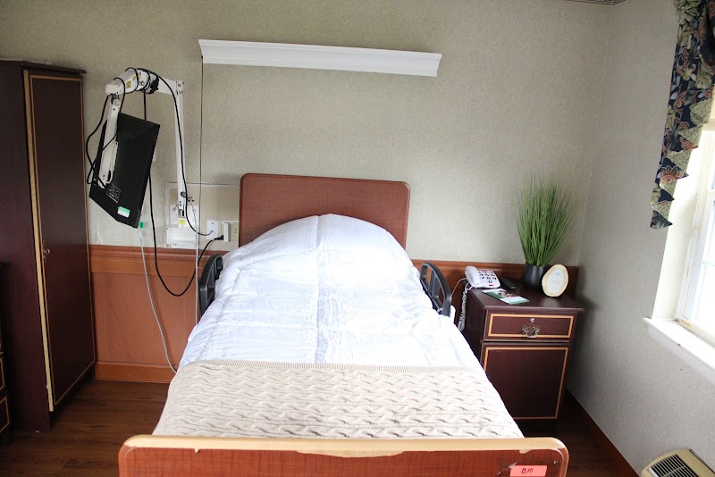 SALMON BROOK REHAB AND NURSING nursing home in GLASTONBURY, CT - Photo 4 of 5