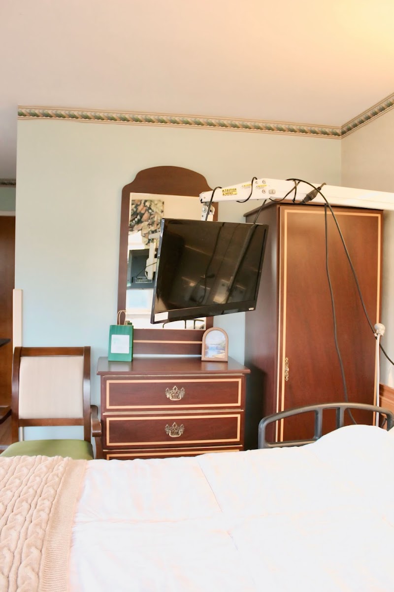 SALMON BROOK REHAB AND NURSING nursing home in GLASTONBURY, CT - Photo 5 of 5