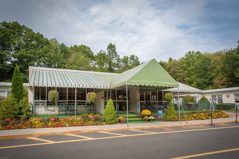 COMPLETE CARE AT MIDDLEBURY nursing home in MIDDLEBURY, CT - Photo 2 of 10