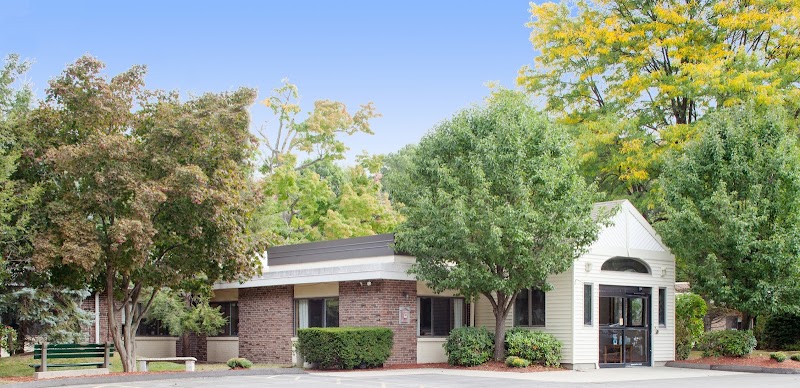 VILLAGE GREEN REHABILITATION AND HEALTHCARE CENTER nursing home in BRISTOL, CT - Photo 2 of 5