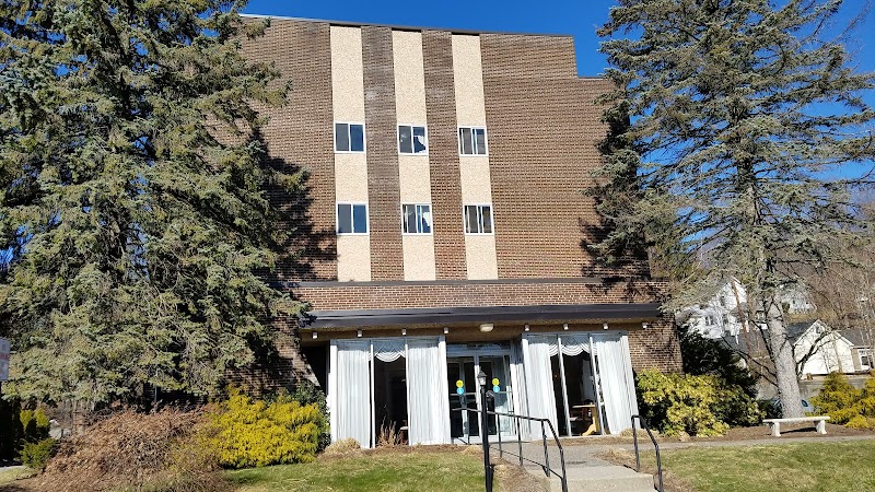 VILLAGE CREST CENTER FOR HEALTH & REHABILITATION nursing home in NEW MILFORD, CT - Photo 3 of 5