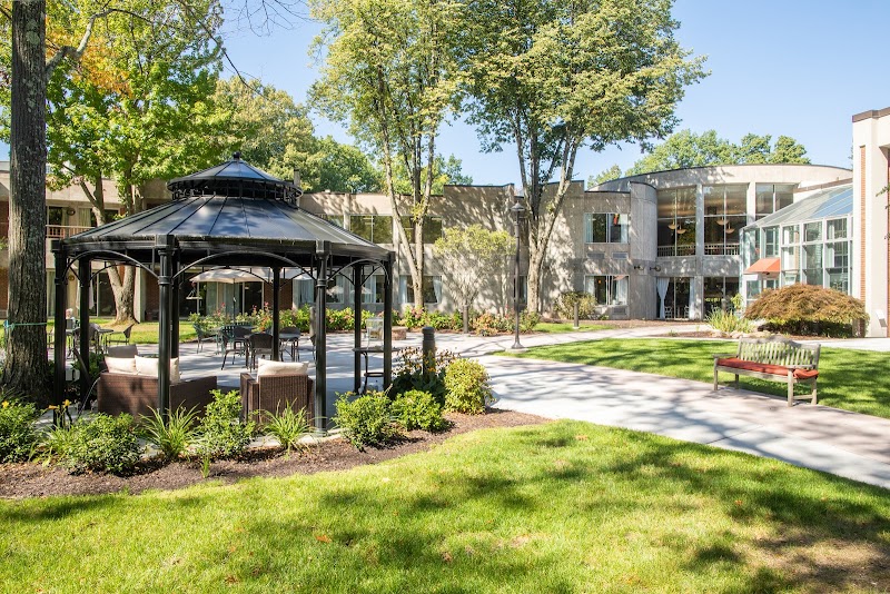 MCLEAN HEALTH CENTER nursing home in SIMSBURY, CT - Photo 4 of 10