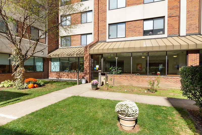 RIVERSIDE HEALTH & REHABILITATION nursing home in EAST HARTFORD, CT - Photo 5 of 5