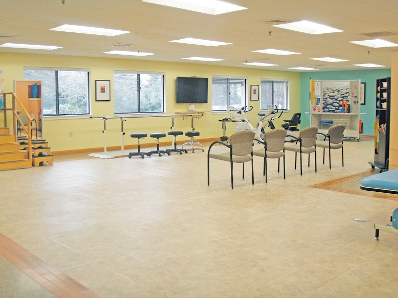 APPLE REHAB SHELTON LAKES nursing home in SHELTON, CT - Photo 2 of 5