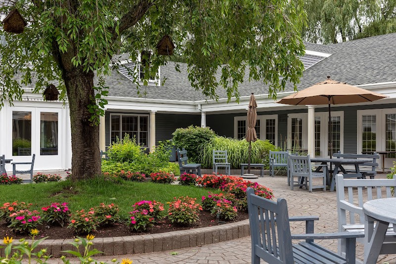 SUFFIELD HOUSE REHABILITATION AND HEALTHCARE CENTE nursing home in SUFFIELD, CT - Photo 2 of 6