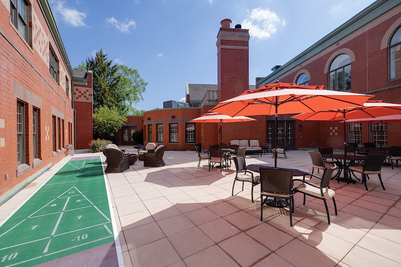 EVERGREEN WOODS nursing home in NORTH BRANFORD, CT - Photo 2 of 10