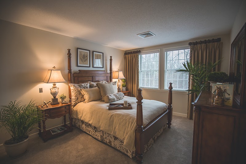 EVERGREEN WOODS nursing home in NORTH BRANFORD, CT - Photo 3 of 10