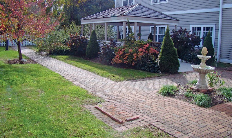 APPLE REHAB LAUREL WOODS nursing home in EAST HAVEN, CT - Photo 4 of 5