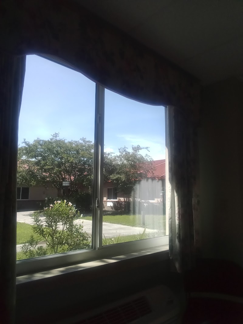 AVIATA AT EMERALD SHORES nursing home in CALLAWAY, FL - Photo 4 of 8