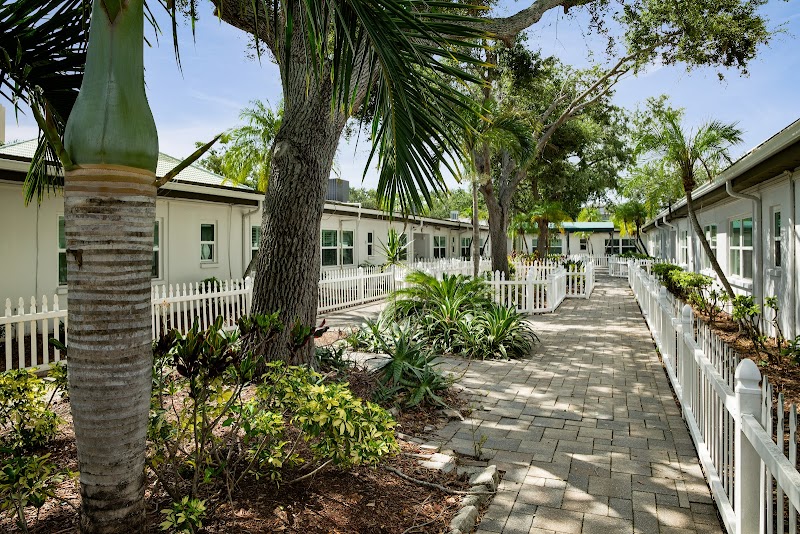 APOLLO HEALTHCARE & REHABILITATION CENTER nursing home in SAINT PETERSBURG, FL - Photo 3 of 5