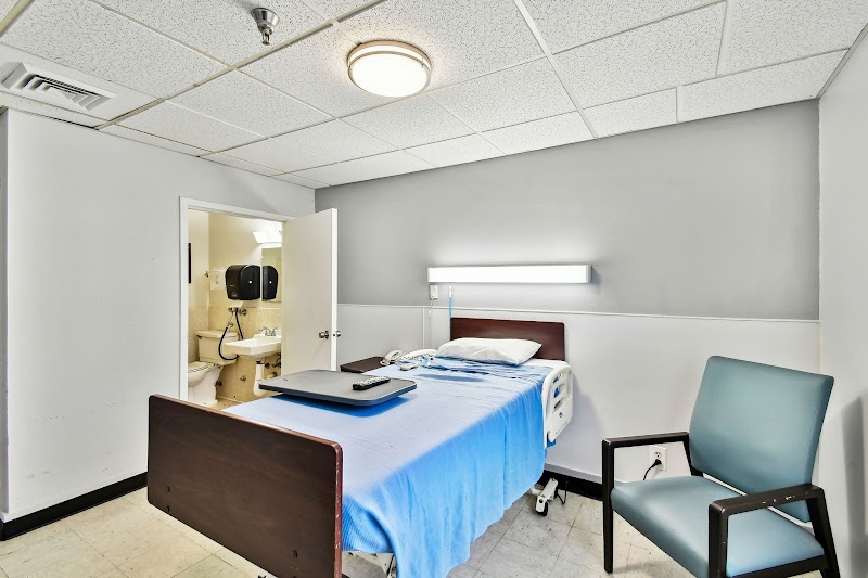 OAK MANOR HEALTHCARE & REHABILITATION CENTER nursing home in LARGO, FL - Photo 3 of 10