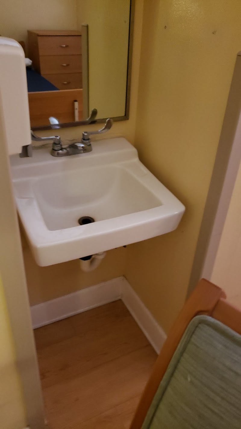 SOUTHERN PINES NURSING CENTER nursing home in NEW PORT RICHEY, FL - Photo 4 of 5