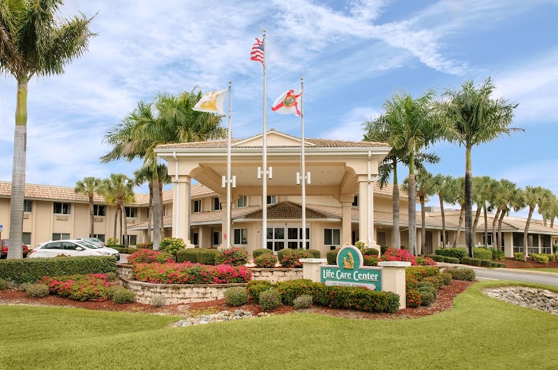 LIFE CARE CENTER OF PUNTA GORDA nursing home in PUNTA GORDA, FL - Photo 2 of 5