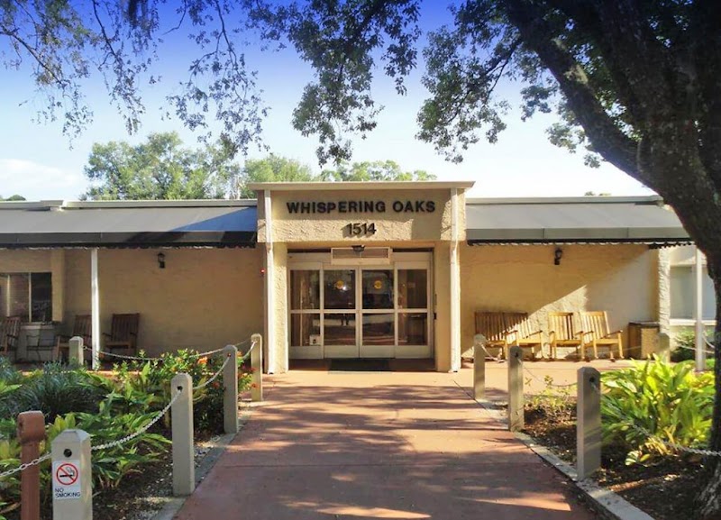WHISPERING OAKS nursing home in TAMPA, FL - Photo 2 of 5