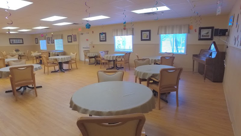 WHISPERING OAKS nursing home in TAMPA, FL - Photo 3 of 5