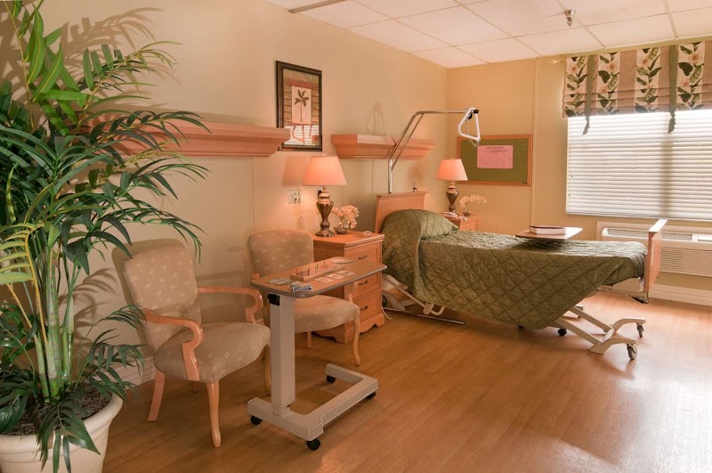 VALENCIA HILLS HEALTH AND REHABILITATION CENTER nursing home in LAKELAND, FL - Photo 3 of 5