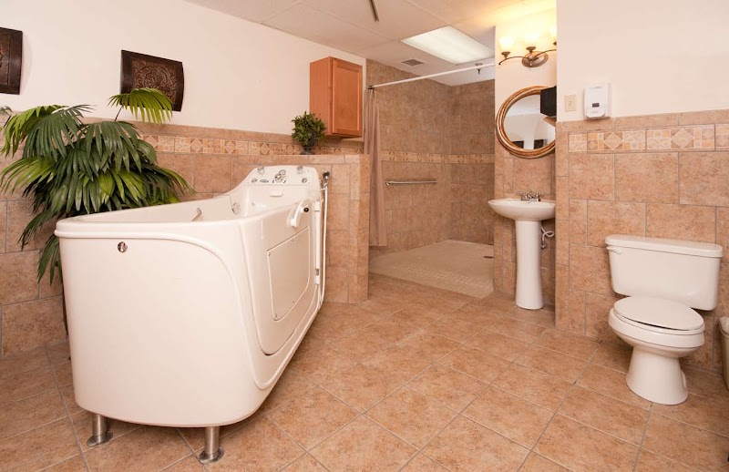 VALENCIA HILLS HEALTH AND REHABILITATION CENTER nursing home in LAKELAND, FL - Photo 4 of 5