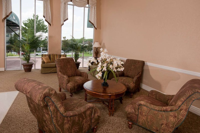 VALENCIA HILLS HEALTH AND REHABILITATION CENTER nursing home in LAKELAND, FL - Photo 5 of 5