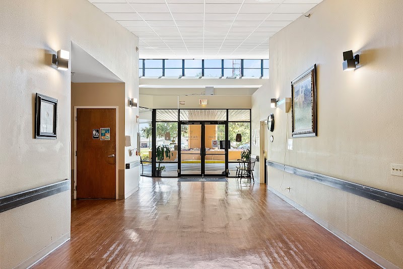 OAK HAVEN REHAB AND NURSING CENTER nursing home in AUBURNDALE, FL - Photo 3 of 5