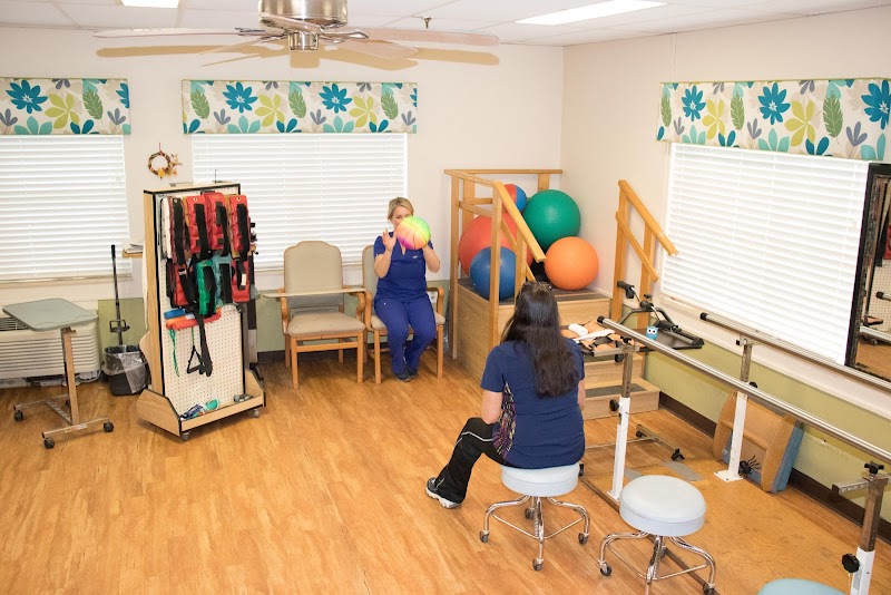 LAKE MONTGOMERY HEALTH AND REHABILITATION CENTER nursing home in LAKE CITY, FL - Photo 2 of 10