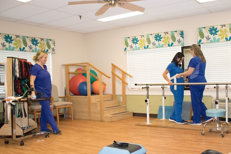 LAKE MONTGOMERY HEALTH AND REHABILITATION CENTER nursing home in LAKE CITY, FL - Photo 3 of 10