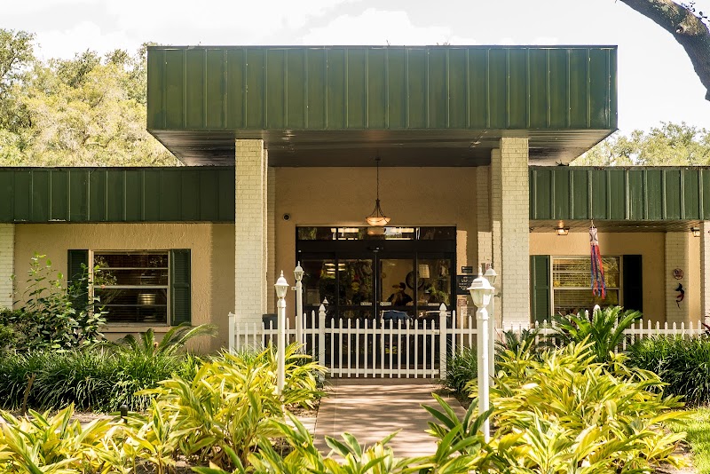 ROYAL OAK NURSING CENTER nursing home in DADE CITY, FL - Photo 2 of 10