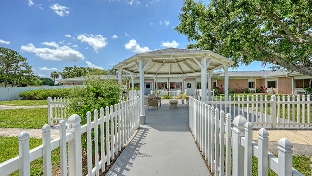 SIESTA KEY HEALTH AND REHABILITATION CENTER nursing home in SARASOTA, FL - Photo 4 of 5