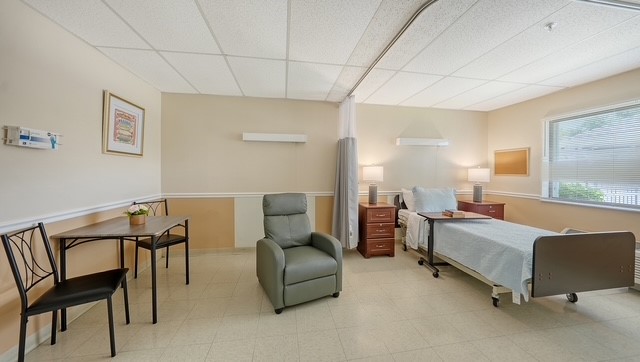 SIESTA KEY HEALTH AND REHABILITATION CENTER nursing home in SARASOTA, FL - Photo 5 of 5