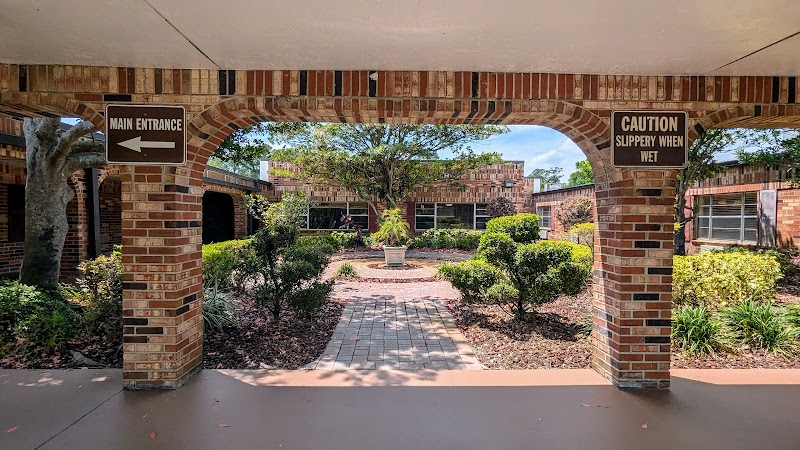 COURTYARDS OF ORLANDO CARE CENTER AND REHAB nursing home in ORLANDO, FL - Photo 2 of 5