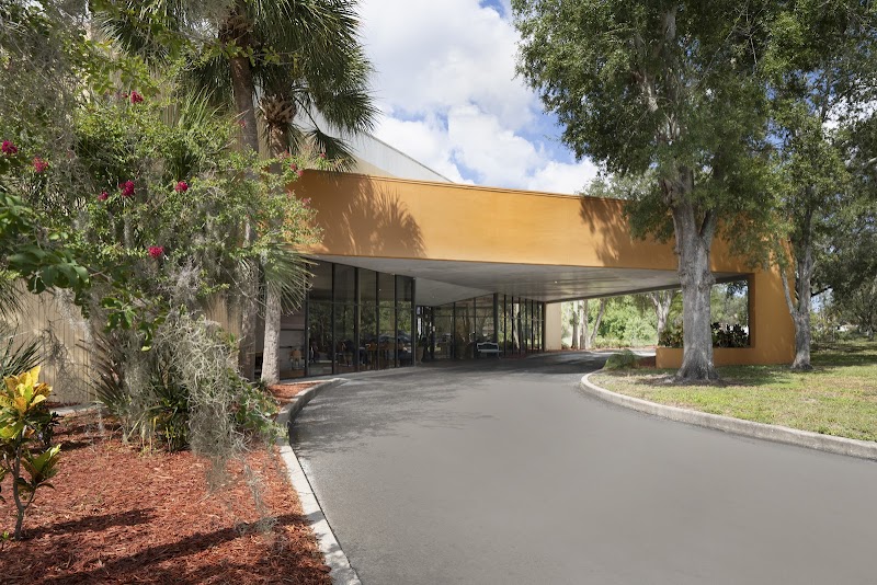 PENINSULA REHABILITATION AND NURSING CENTER nursing home in TARPON SPRINGS, FL - Photo 2 of 5