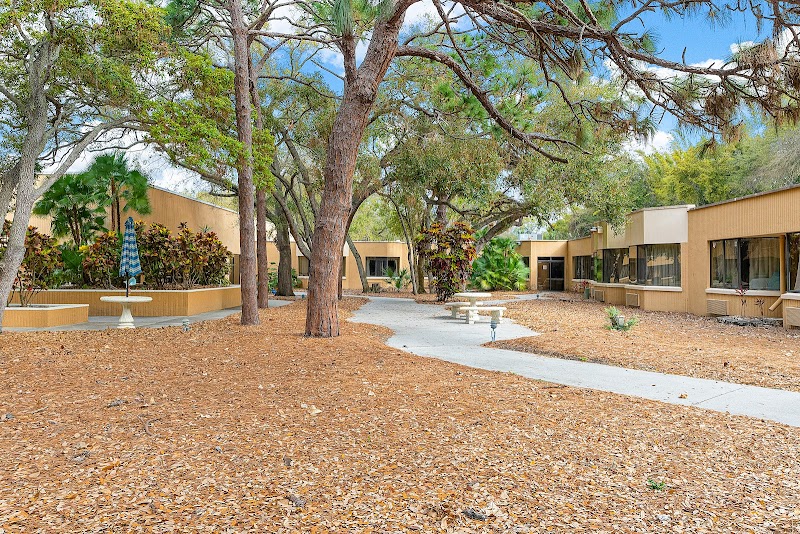 KENSINGTON GARDENS REHAB AND NURSING CENTER nursing home in CLEARWATER, FL - Photo 2 of 5