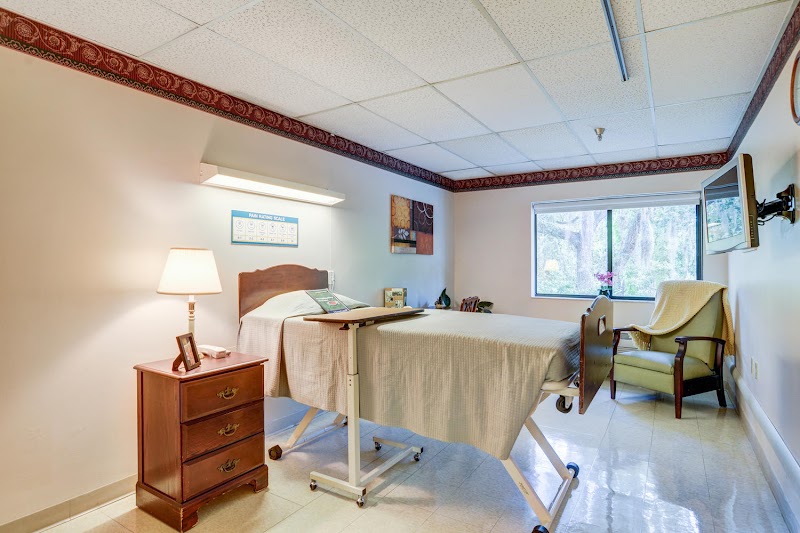 CREEKSIDE HEALTH AND REHABILITATION CENTER nursing home in SARASOTA, FL - Photo 2 of 5