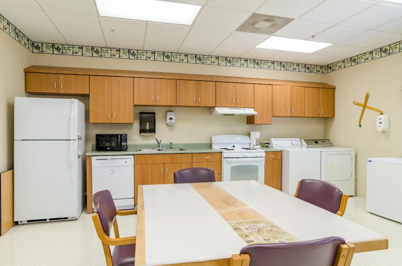 CREEKSIDE HEALTH AND REHABILITATION CENTER nursing home in SARASOTA, FL - Photo 4 of 5