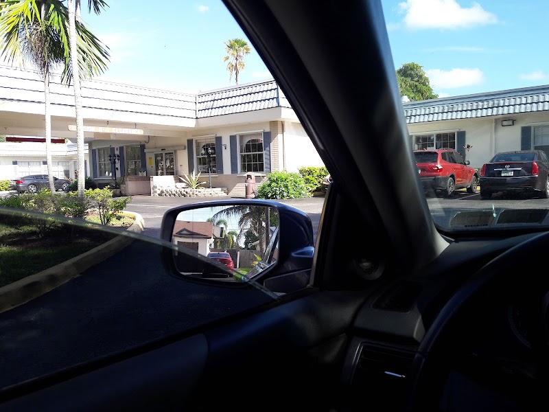 EMERALD NURSING AND REHABILITATION CENTER nursing home in HOLLYWOOD, FL - Photo 2 of 5