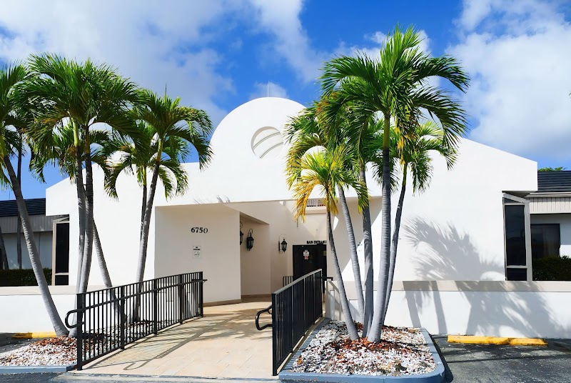 PALMETTO CARE CENTER AND REHAB nursing home in HIALEAH, FL - Photo 5 of 10