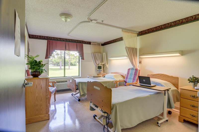 HILLSIDE HEALTH AND REHABILITATION CENTER nursing home in ZEPHYRHILLS, FL - Photo 4 of 5