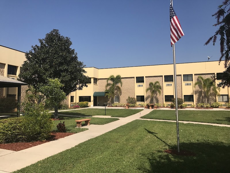 RIVIERA PALMS REHABILITATION CENTER nursing home in PALMETTO, FL - Photo 2 of 5