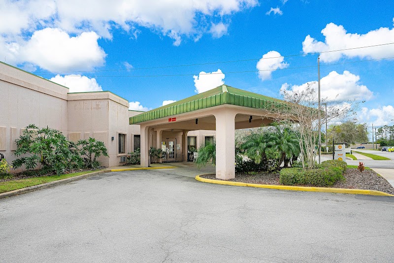 HIGHLANDS LAKE CENTER nursing home in LAKELAND, FL - Photo 3 of 5
